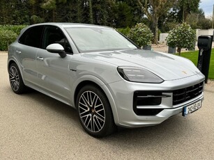 2024 - Porsche Cayenne Automatic