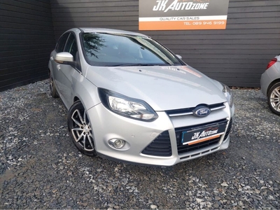 2012 (12) Ford Focus