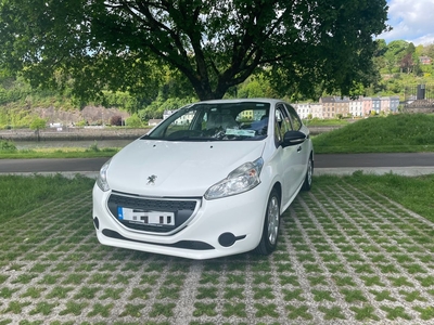 2013 - Peugeot 208 Manual