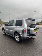 2008 - Mitsubishi Pajero Manual