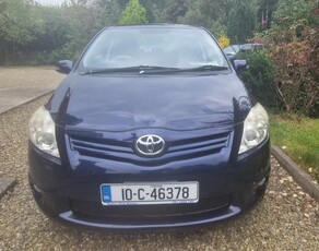 2010 - Toyota Auris ---