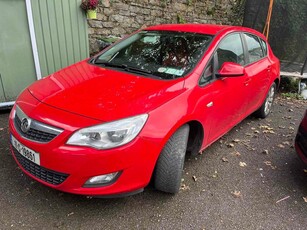 2011 - Vauxhall Astra ---