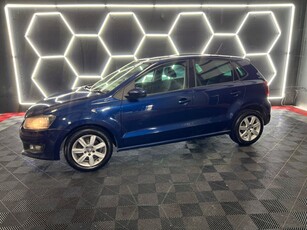 2013 - Volkswagen Polo Manual