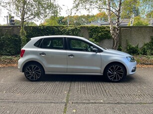 2014 - Volkswagen Polo Manual