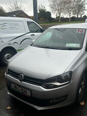 2014 - Volkswagen Polo Manual