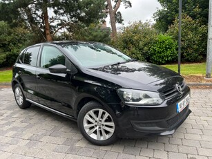 2014 - Volkswagen Polo Manual