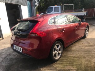 2014 - Volvo V40 Manual