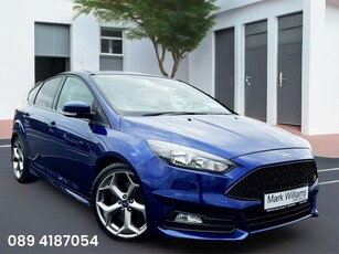 2016 - Ford Focus Manual