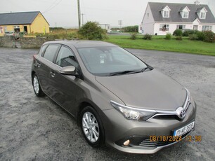 2017 - Toyota Auris Manual