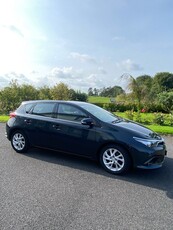 2017 - Toyota Auris Manual