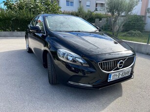 2017 - Volvo V40 Manual