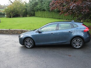 2018 - Volvo V40 Manual