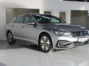 2022 - Volkswagen Passat Automatic