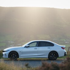 2023 - BMW 3-Series Automatic