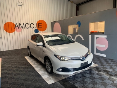 2016 (162) Toyota Auris