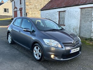 2010 - Toyota Auris ---