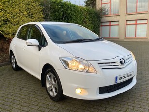 2010 - Toyota Auris Manual