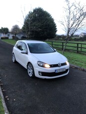 2010 - Volkswagen Golf ---