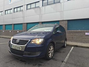 2010 - Volkswagen Touran ---