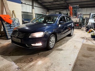 2013 - Volkswagen Passat Manual