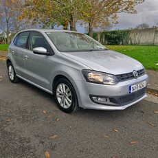 2014 - Volkswagen Polo Manual