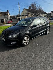 2014 - Volkswagen Polo Manual