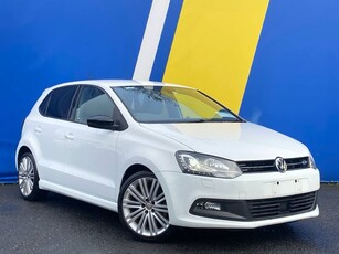 2015 - Volkswagen Polo Automatic