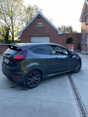 2016 - Ford Fiesta Manual