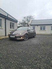 2016 - Toyota Auris Manual