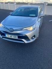 2017 - Toyota Avensis Manual