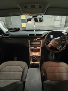 2011 - Volkswagen Passat Manual