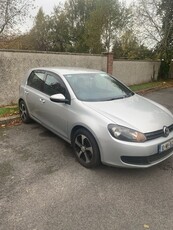 2010 - Volkswagen Golf ---