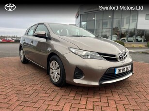 2013 - Toyota Auris Manual