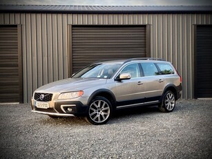 2013 - Volvo XC70 Manual