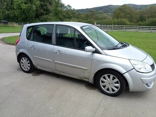 2008 - Renault Scenic ---