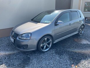 2008 - Volkswagen Golf ---