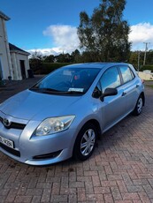 2009 - Toyota Auris ---