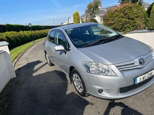 2011 - Toyota Auris Manual