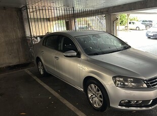 2011 - Volkswagen Passat Manual