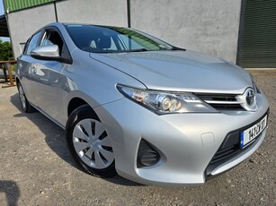 2014 - Toyota Auris Manual