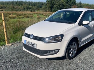 2014 - Volkswagen Polo Manual