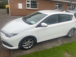 2015 - Toyota Auris Manual