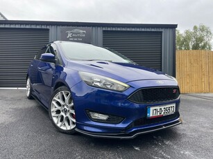 2017 - Ford Focus Manual