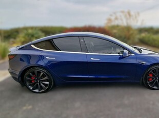 2020 - Tesla Model 3 Automatic