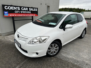 2012 (12) Toyota Auris