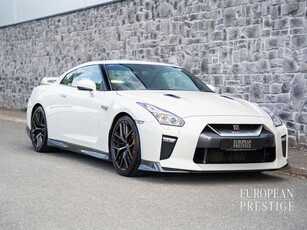 2016 (162) Nissan GT-R