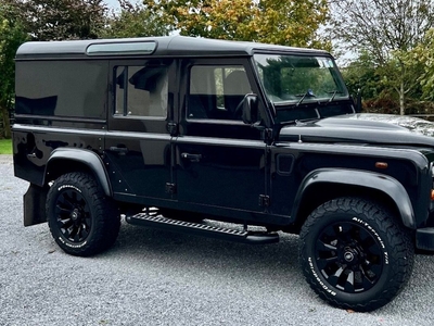 2010 - Land Rover Defender ---