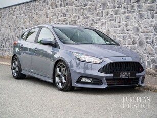 2016 (161) Ford Focus