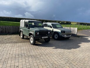 2010 - Land Rover Defender Manual