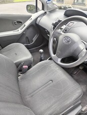 2010 - Toyota Yaris Manual